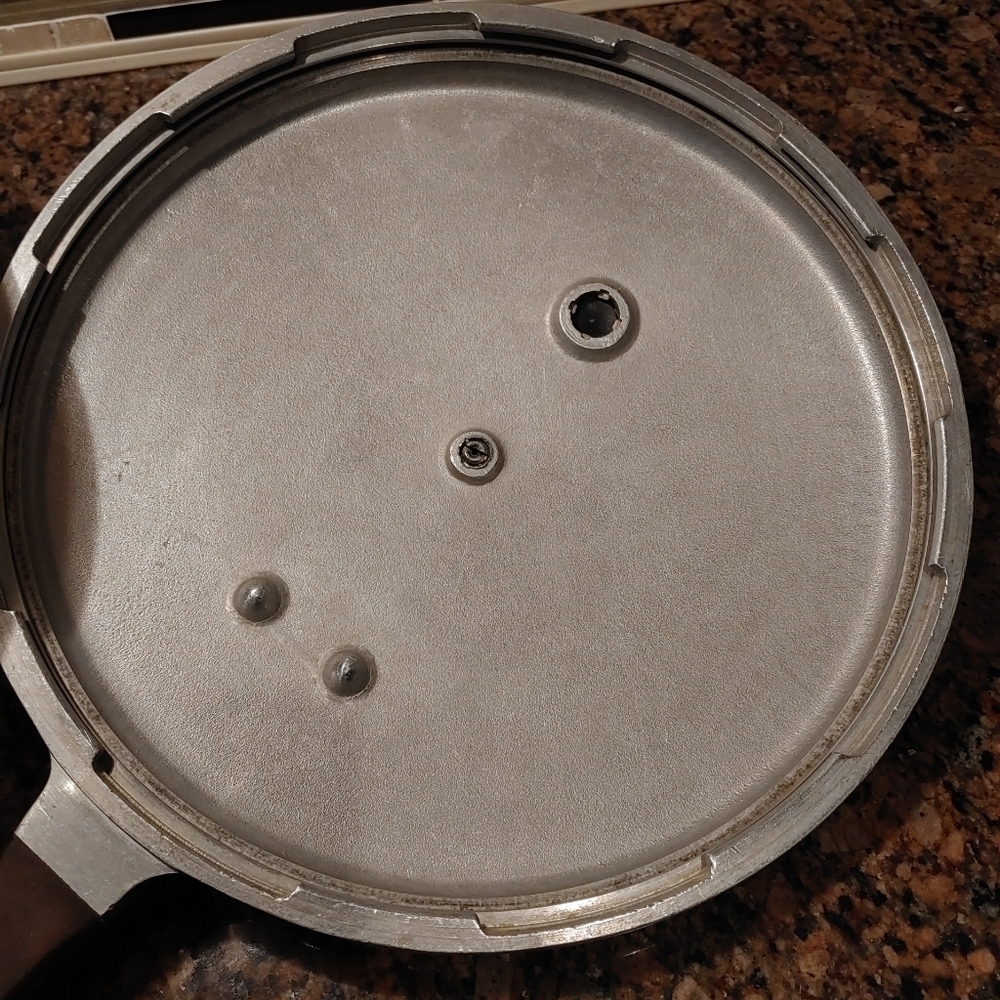 Presto pressure‎ cooker 5 qt model 406 - Picture 5 of 6